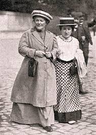 Nace una prócer, desaparece un avión y muere un reconocido escritor. Dia Internacional De La Mujer Wikipedia La Enciclopedia Libre