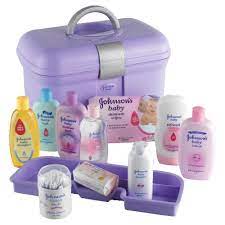 Baby oil, bath wash, shampoo, powder, comb, lotion. Johnson S Has Been Helping Mums For Many Years Look After There Babies Carros De Bebe Kit De Mamadeira Brinquedos Para Meninas