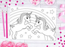 Image en coulere cheval au pat a imprimer gratuit / coloriage un cheval qui sort la tête de son box : 1001 Dessins Coloriage Pour Enfant A Imprimer Gratuitement