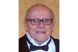 Robert Nett's Instagram, Twitter & Facebook