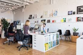 Kemudian, akan dibagi lagi menjadi beberapa meja ataukah cukup dengan satu meja saja. 12 Tips Menyulap Dekorasi Ruang Kantor Sempit Jadi Terasa Lega Artikel Spacestock