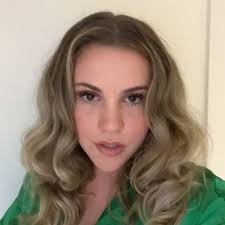 Elena Levy (@ElxnaLevy)