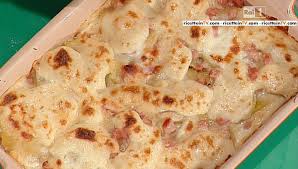 Dagli involtini alle polpette, dagli antipasti ai primi piatti, come farcitura per torte salate, pasta fresca all'uovo o al forno. La Prova Del Cuoco Ricetta Parmigiana Di Patate Con Stracchino E Mortadella Di Anna Moroni