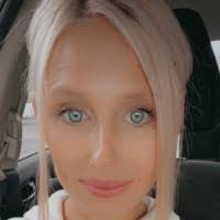 Amanda Fee's Instagram, Twitter & Facebook