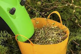 How To Make Your Own Leaf Shredder For Mulching Diy Leaf Shredder Diy Leaves Mulching Recycling Leaves
