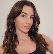 Mae Conte's Instagram, Twitter & Facebook