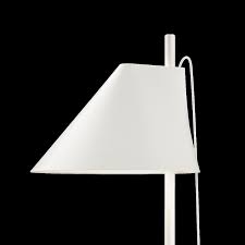 Diese designerleuchte bietet in erster linie direkt blendfreies, nach unten gerichtetes licht. Louis Poulsen Stehleuchte Yuh