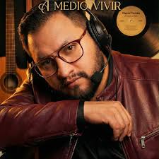 Yo escribo. Escribo textos, poemas, pensamientos nacidos de la vida real.  También soy músico, compongo, toco, busco sonidos desde siempre. Esta vez  pasó algo distinto. Tomé mis palabras, un texto escrito por