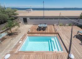 Ces rambardes élégantes, qui se déclinent en version à barreaux droits ou à motifs croisés, donneront à votre terrasse une touche décorative, évoquant les chalets de montagne. Fabriquant De Terrasses Mobiles Pour Piscine Sur Mesure En Kit Ookit