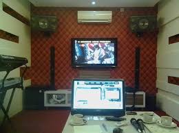 Kelakuan pemandu karaoke dan beberapa pria yg sdg berkaraoke ria ini sungguh menghebohkan. Desain Room Karaoke Bisnis Graha288