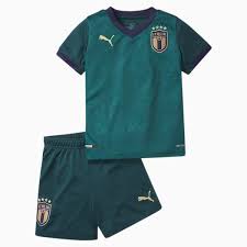 Since the first match, italia has inspired many fans all over the world. Italy National Football Team Italia Puma