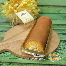 Keluarkan bolu, gulung bolu secara perlahan, buka gulungannya, beri selai stroberi, lalu gulung dan rapikan kembali. Jual Cheese Mini Roll Cake Bolu Gulung Mini Kota Tangerang Selatan Better Homes Cake Online Tokopedia