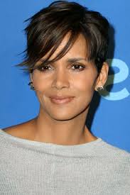 Dans cet article, on vous expliquera un peu les top coiffures du moment qui se poursuivront en 2020. Idee Coiffure 2020 1001 Idees Pour Votre Coupe De Cheveux Courte Pour Femme De 50 Ans Madame Tn Magazine Feminin Numero 1 Mode Beaute Shopping Lifestyle