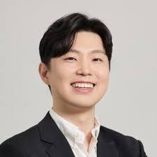 Last week, I spent two days in a room with 10,000 AI founders and  investors. It was one of the best networking experiences I've had since  moving to Dubai. /function1 just wrapped,