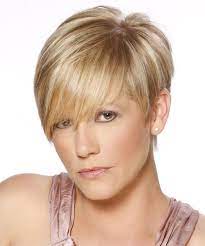 Short Straight Dark Golden Blonde Hairstyle With Side Swept Bangs And Light Blonde Highlights Straight Hairstyles Short Straight Layered Hairstyles Short Hair Styles