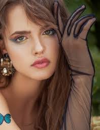 Julia Dover's Instagram, Twitter & Facebook