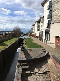 La struttura offre diverse opportunità ricreative. Outdoor Drinks Area By Canal Picture Of Premier Inn Stratford Upon Avon Waterways Hotel Stratford Upon Avon Tripadvisor