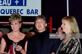 Linda mccartney was diagnosed with breast cancer, and it later moved to her liver. Mace On Twitter Royal Flashback Former Beatle Paul Mccartney C Poses On November 15 1992 In Lille With His Wife Linda R And Diana The Princess Of Wales Before A Show In