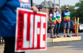 Illinois Abortion Provider Prepares For Influx Of Patients From Missouri Here Now