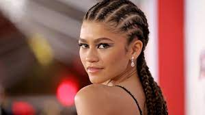 Zendaya Just Dyed Her Hair Auburn Again “For a Change” — See Photos | Teen  Vogue