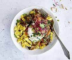 orientalische knopfli lebensmittel essen salat mit knopfli