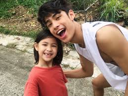 Donny ask lang, 'yung skull ba sa caption mo ibig sabihin tinatanggap mo na na ghoster ka ? Donny On Twitter Guess Who Just Discovered The Selfie Stick