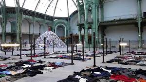 Et d'abord on ne voit rien. Personnes An Exhibition By Christian Boltanski Youtube