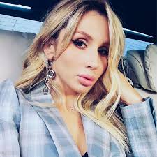 Дарина лобода родилась в 1972 году в киеве. Svetlana Loboda Canceled The Game Because Of The Missing Travel Agent Okklu
