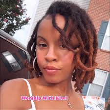 Kate Gosselin appeared to subtly respond to her estranged son Collin's  now-viral post about his siblings after a fan brought it up. Tap here to  see what she said: bit.ly/3JgJmM0 (📸: MEGA/YouTube)