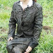 olsはinstagramを利用しています inafallowricefield countryside gettingmuddy muddysuit coveredwithmud tightskirtfetish messy tight skirt instagram japanese models