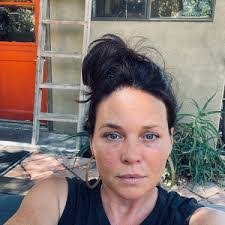 Maura Lawrence's Instagram, Twitter & Facebook