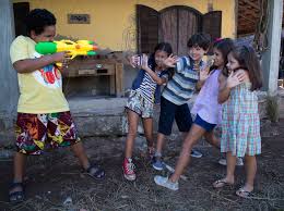 Os farofeiros estréia dia 8 de março nos cinemas! Os Farofeiros Globo Filmes