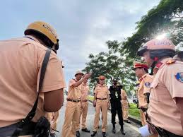 Theo chân các tổ tuần tra Công an TPHCM, xử lý vi phạm giao thông trên Quốc  lộ 1