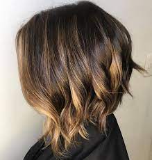 schrager bob dickes haar karamell strahnchen hairstyles bob frisur hinten kurz vorne lang bob frisur bob frisuren hinterkopf