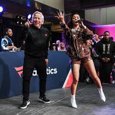 Jay z and meek mill really got robert kraft (a white billionaire) a bentley. Robert Kraft S Future In The Balance I Am Truly Sorry The New York Times