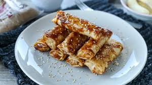 If you are in search for a delicious filipino dessert, turon (otherwise known as sweet banana rolls) would be one of the foods that you must try. Turon Ang Sarap
