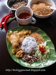 Susan is a firm believer in using fresh and quality herbs and spices. Guess What Finally I Got To Taste Nasi Kerabu Kelantan During My Previous Trip To Kelantan I Was Actually In Kelantan Nasi Kerabu Nyonya Food Asian Recipes