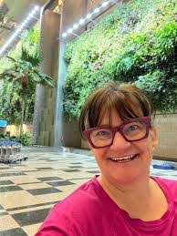 Renee Mealey's Instagram, Twitter & Facebook