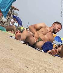 Grabbing his bulge at the beach - ThisVid.com