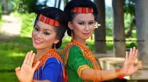 Lirik lagu to mepare mengilustrasikan tentang kebahagiaan menyaksikan keindahan alam pedesaan di tana toraja, secara khusus mengisahkan tentang bahagianya ketika panen padi tiba. Likyungsoo Lirik Lagu Lagu Tana Toraja