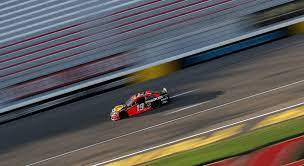 Nascar races generally last anywhere from 1.5 to 4 hours, depending on the length of the race, number of laps and track conditions. Martin Truex Jr To Start From The Rear At Kansas Nascar