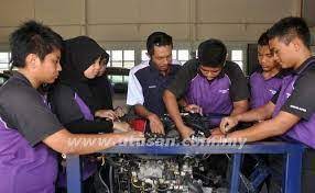 Kementerian pendidikan malaysia melalui insiatif transfomasi pendidikan vokasional telah memperluaskan program diploma kolej vokasional (dkv) secara kolaborasi dengan institut pendidikan swasta. Diploma Kolej Vokasional Diiktiraf Penuh Disember Ini