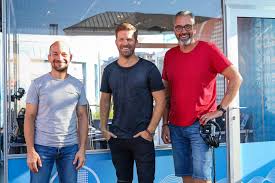 Ami egy hónapos nyári pihenésnek indult, az ma már életstílus. Vadon Jani Es Rakoczi Feri Is Elkapta A Koronavirust Home Office Ra All At A Teljes Radio 1 Szmo Hu