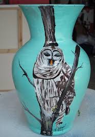 Taş boyamak için su bazlı akrilik boya kullanılır. Cam Boyasi