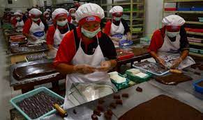 Memakan makanan dan minuman yang halal.saudariku, hendaknya kita memilih makanan yang halal. Pertumbuhan Industri Makanan Minuman Diprediksi Maksimal 5