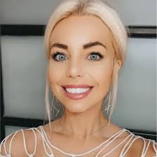 Lindsay Pruett's Instagram, Twitter & Facebook