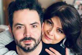 José Eduardo Derbez defiende a su madre, Victoria Ruffo, de los comentarios  de Eugenio Derbez acerca de sus vicios