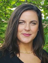 Betsy Hanson's Instagram, Twitter & Facebook