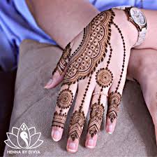 35 Beautiful And Easy Mehndi Designs For Eid You Must Try Eid Mehndi Designs Simple Mehndi Designs Simple Mehndi Designs Fingers