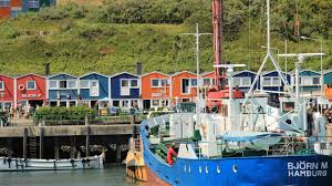 Auf helgoland leben etwas über 1.400 einwohner. Heligoland A Rocky Island With A Dedicated Sunbathing Spot And A High Seas Vibe Germany Travel